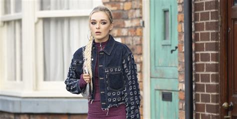 Coronation Streets Cait Fitton explains Lauren Boltons secret